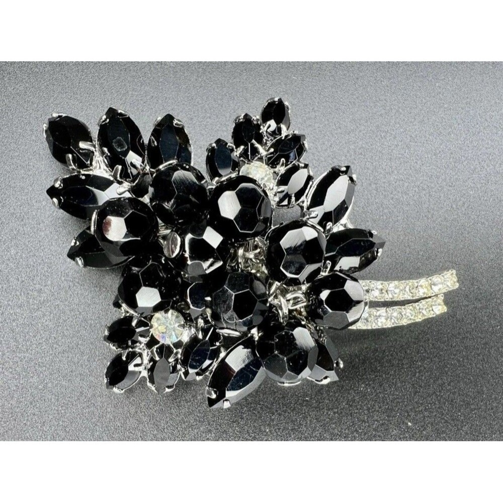 Ref No. 3975 Vintage Juliana DeLizza & Elster Jet Black Rhinestone Leaf Cluster
